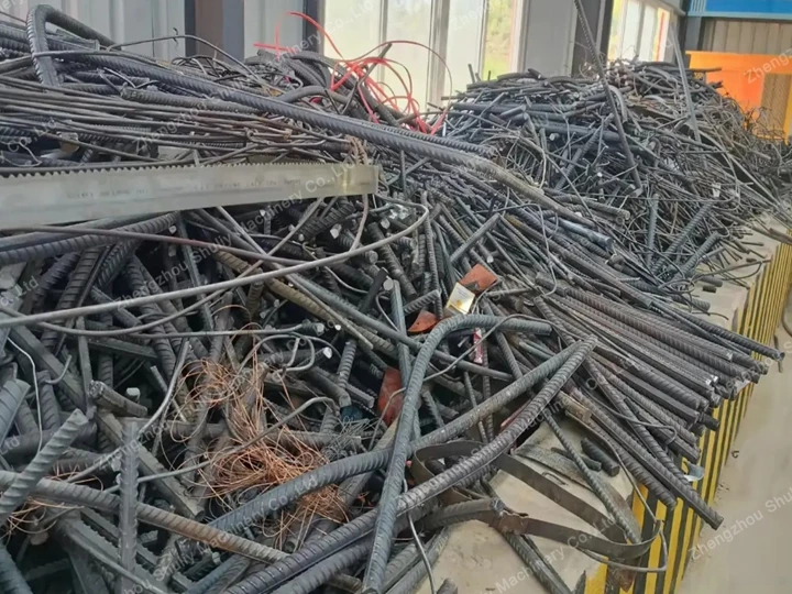 Rebar straightening machine